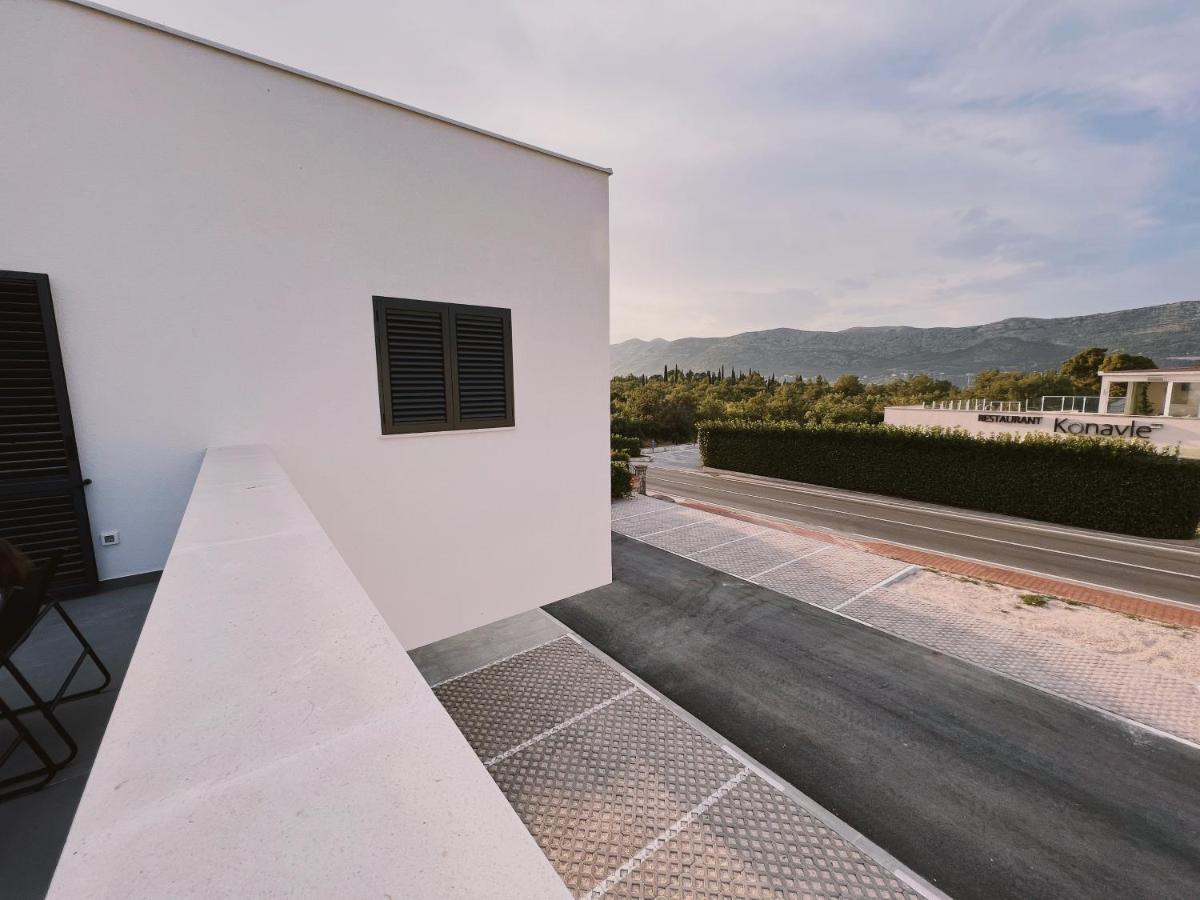 Dawn & Dusk - Modern Two Bedroom Apartment With Mountain Views Čilipi Dış mekan fotoğraf
