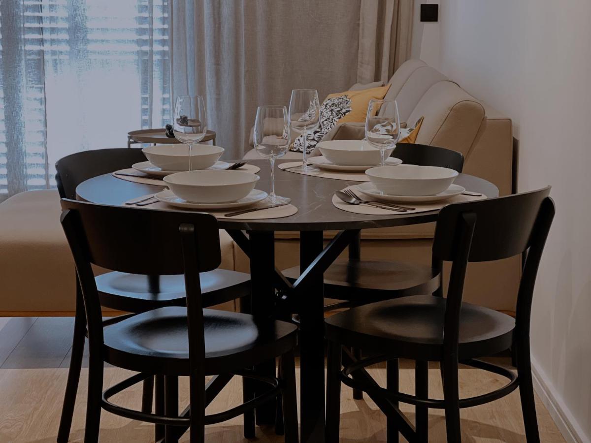 Dawn & Dusk - Modern Two Bedroom Apartment With Mountain Views Čilipi Dış mekan fotoğraf