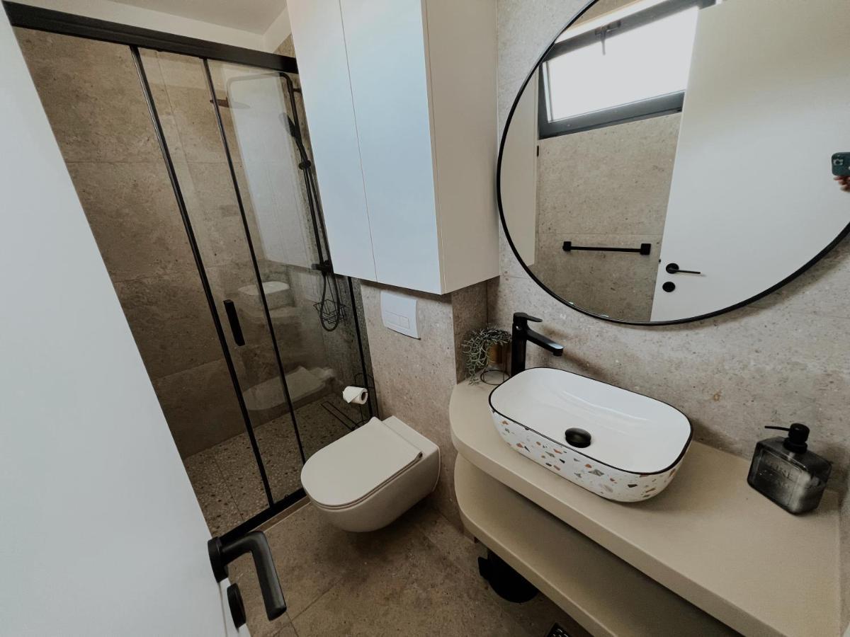 Dawn & Dusk - Modern Two Bedroom Apartment With Mountain Views Čilipi Dış mekan fotoğraf