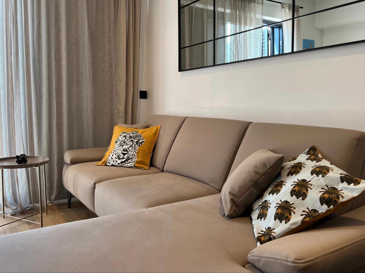 Dawn & Dusk - Modern Two Bedroom Apartment With Mountain Views Čilipi Dış mekan fotoğraf