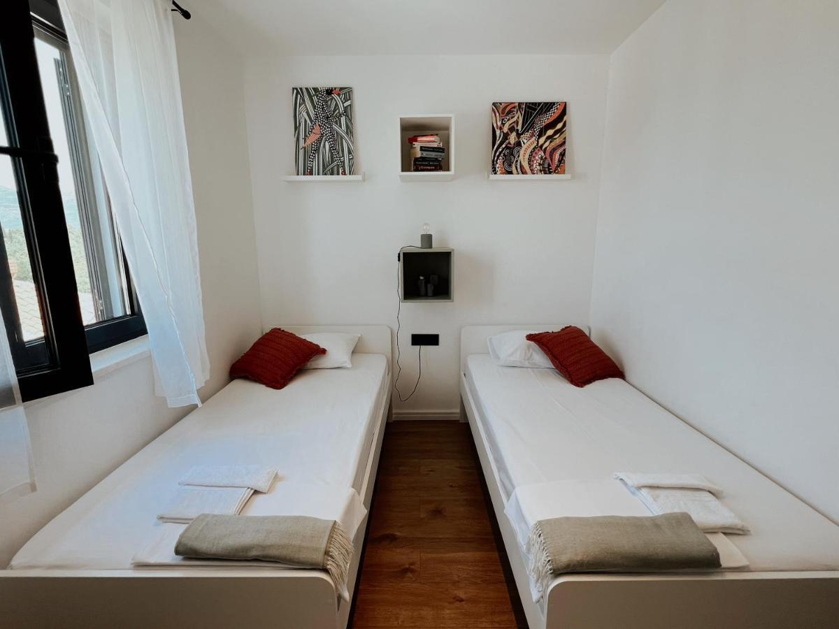 Dawn & Dusk - Modern Two Bedroom Apartment With Mountain Views Čilipi Dış mekan fotoğraf