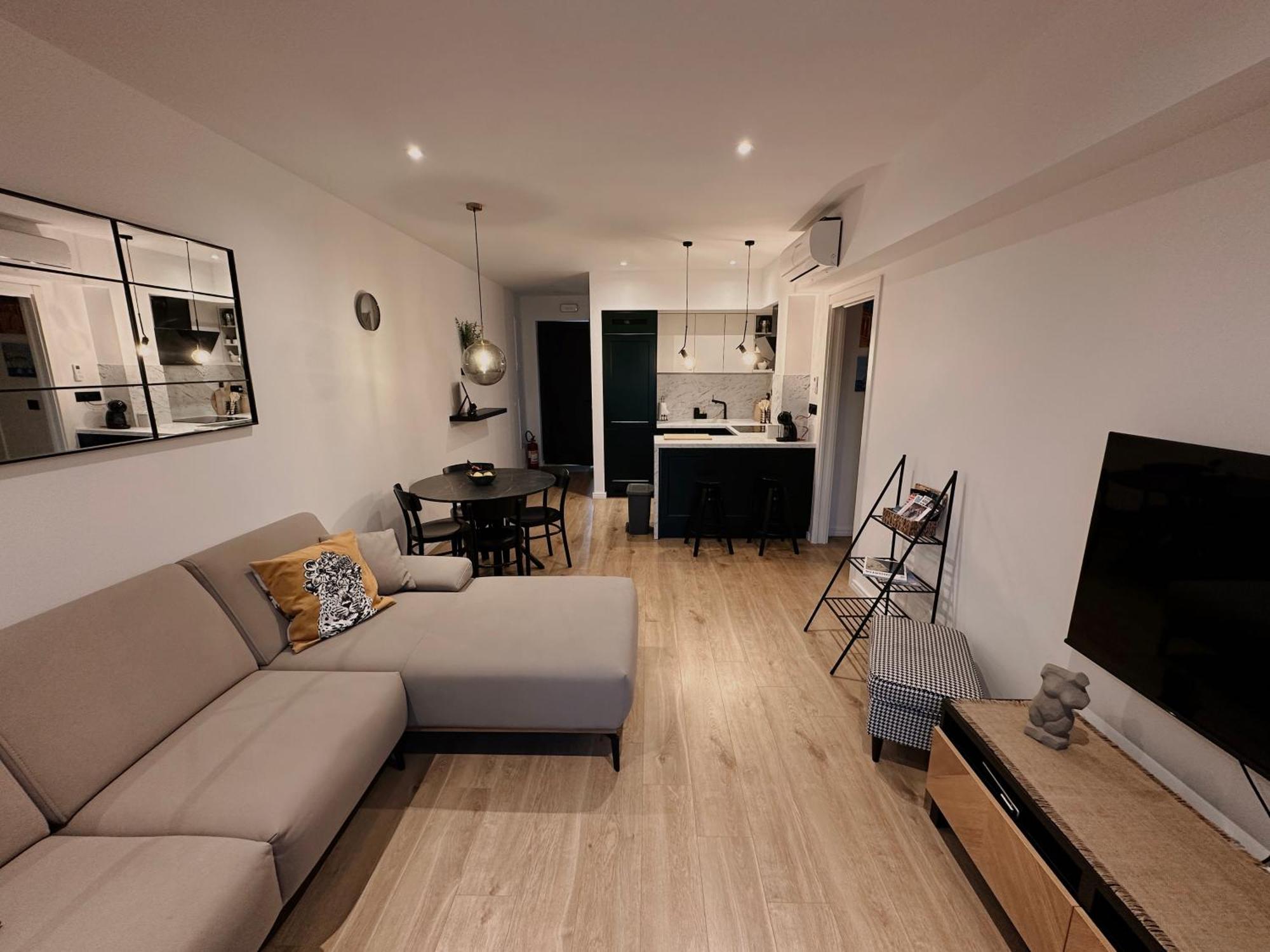 Dawn & Dusk - Modern Two Bedroom Apartment With Mountain Views Čilipi Dış mekan fotoğraf