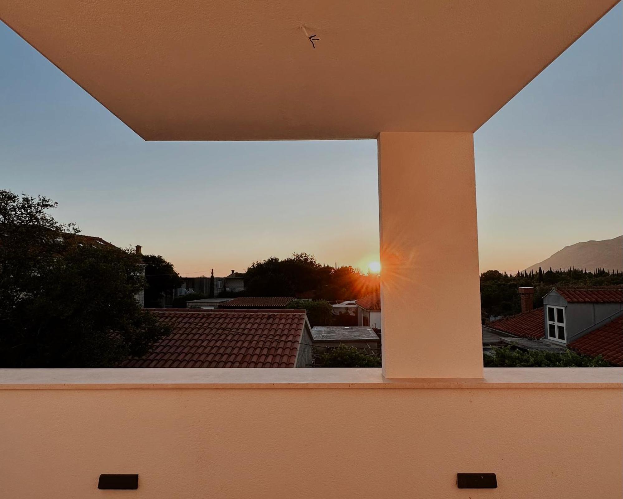 Dawn & Dusk - Modern Two Bedroom Apartment With Mountain Views Čilipi Dış mekan fotoğraf